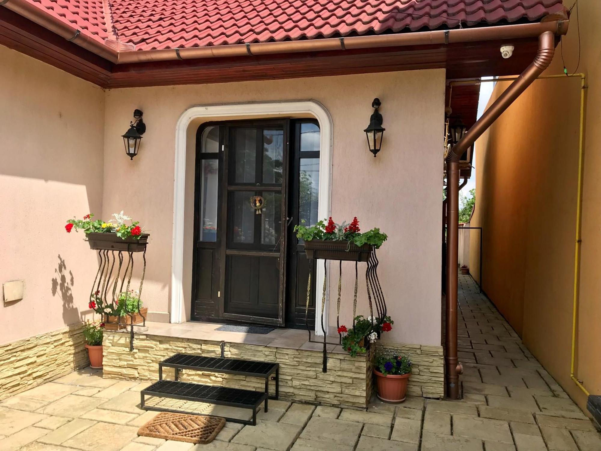 Cristi'S Rooms - Pensiune Oradea Exterior photo