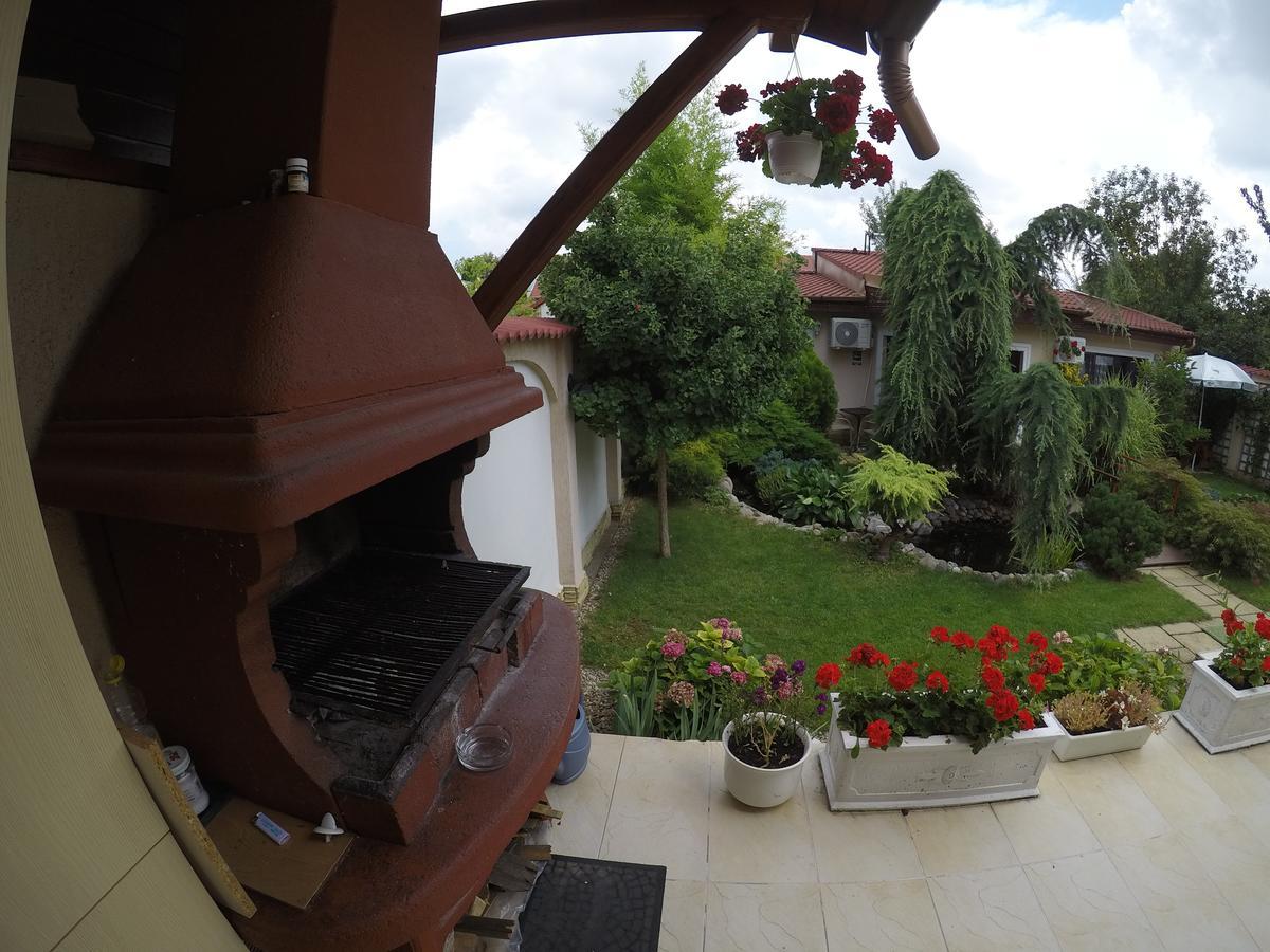 Cristi'S Rooms - Pensiune Oradea Exterior photo