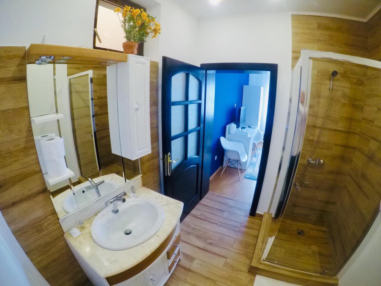 Cristi'S Rooms - Pensiune Oradea Exterior photo