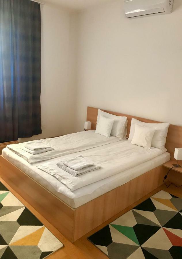 Cristi'S Rooms - Pensiune Oradea Exterior photo