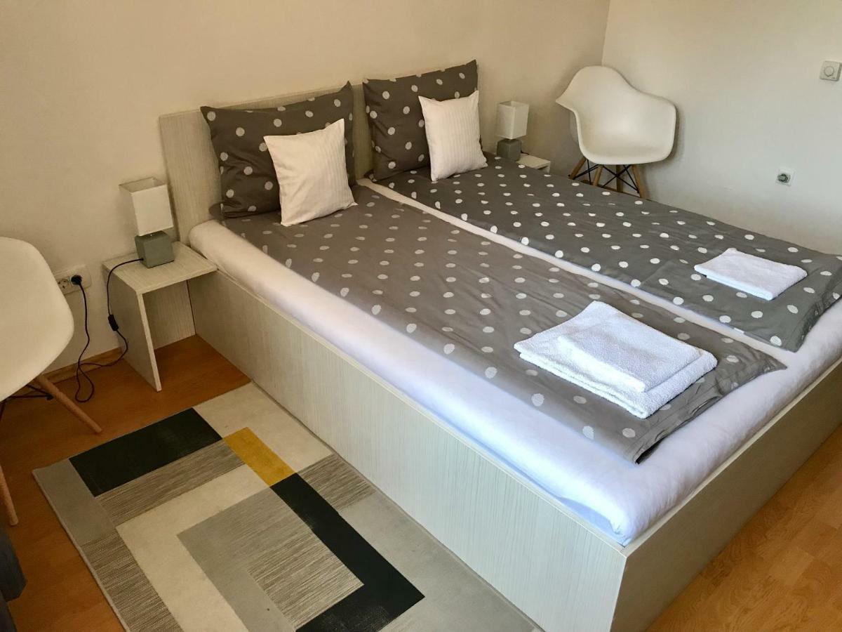 Cristi'S Rooms - Pensiune Oradea Exterior photo
