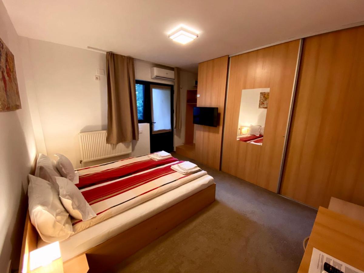 Cristi'S Rooms - Pensiune Oradea Exterior photo