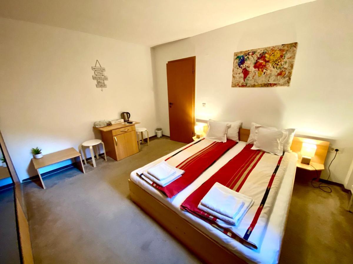 Cristi'S Rooms - Pensiune Oradea Exterior photo