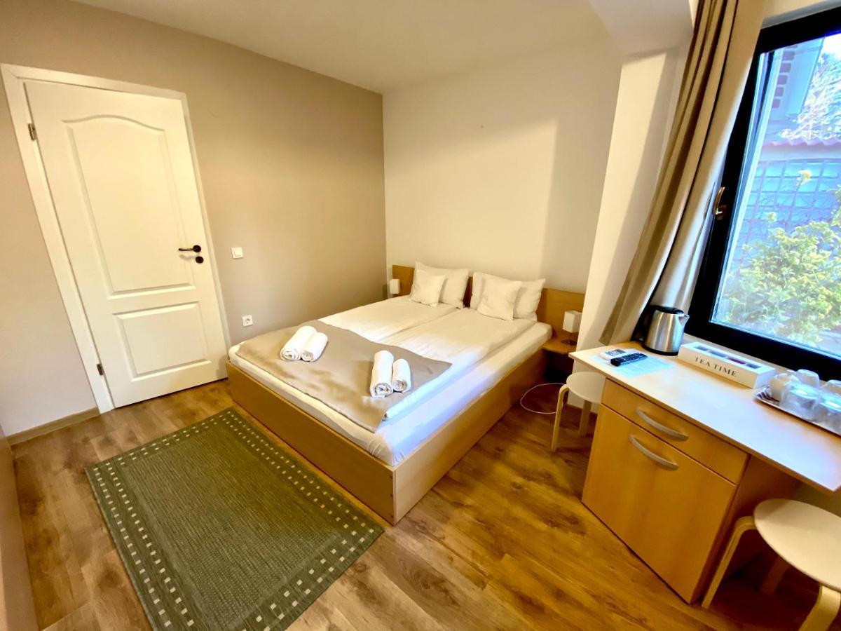 Cristi'S Rooms - Pensiune Oradea Exterior photo